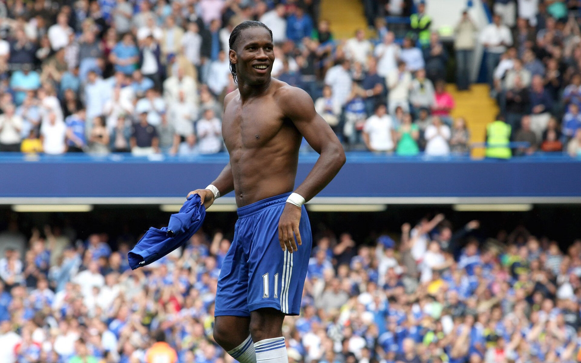 黄喜灿压制级闪耀全场,比利亚雷亚尔爆冷击退曼城的战术启示