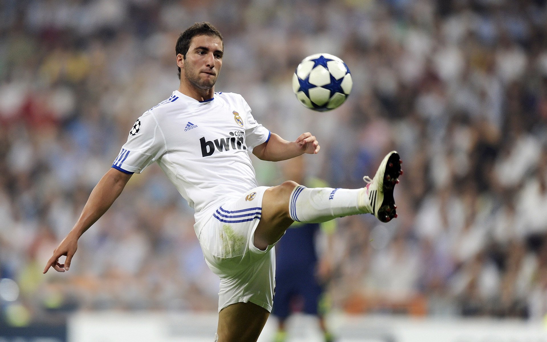 从巴斯托尼爆发到巴拉圭击溃切尔西，足球世界的战术革命与地缘新秩序